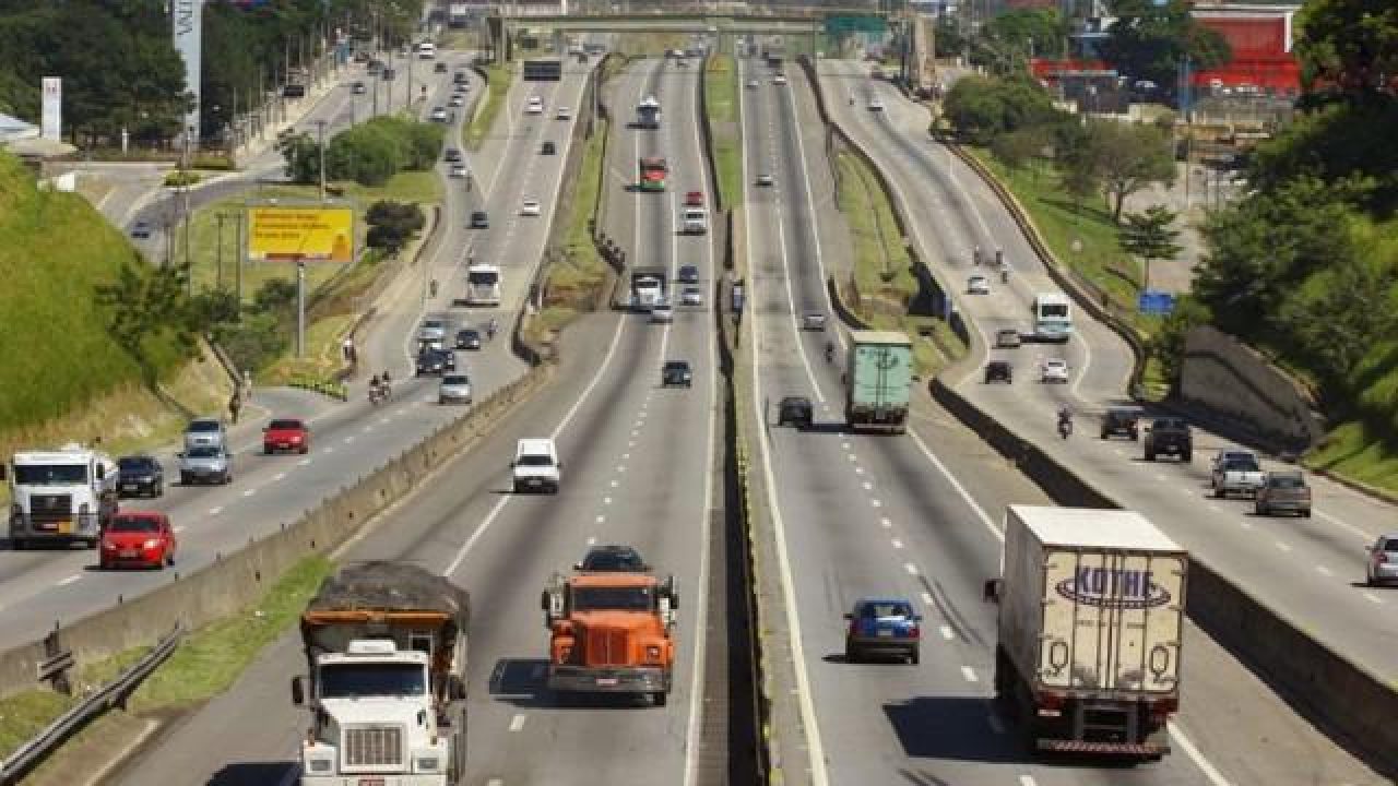 Setor de serviços do Brasil cresce mais do que o esperado em outubro e mostra resiliência